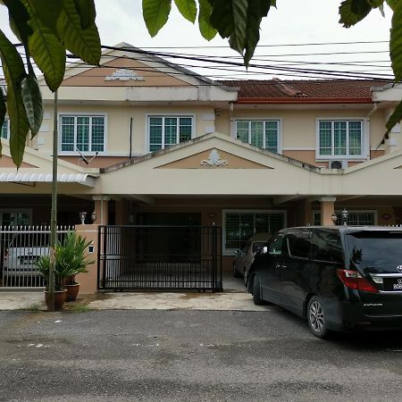 Nansang One Homestay 8Pax 4Rooms Sibu Esterno foto
