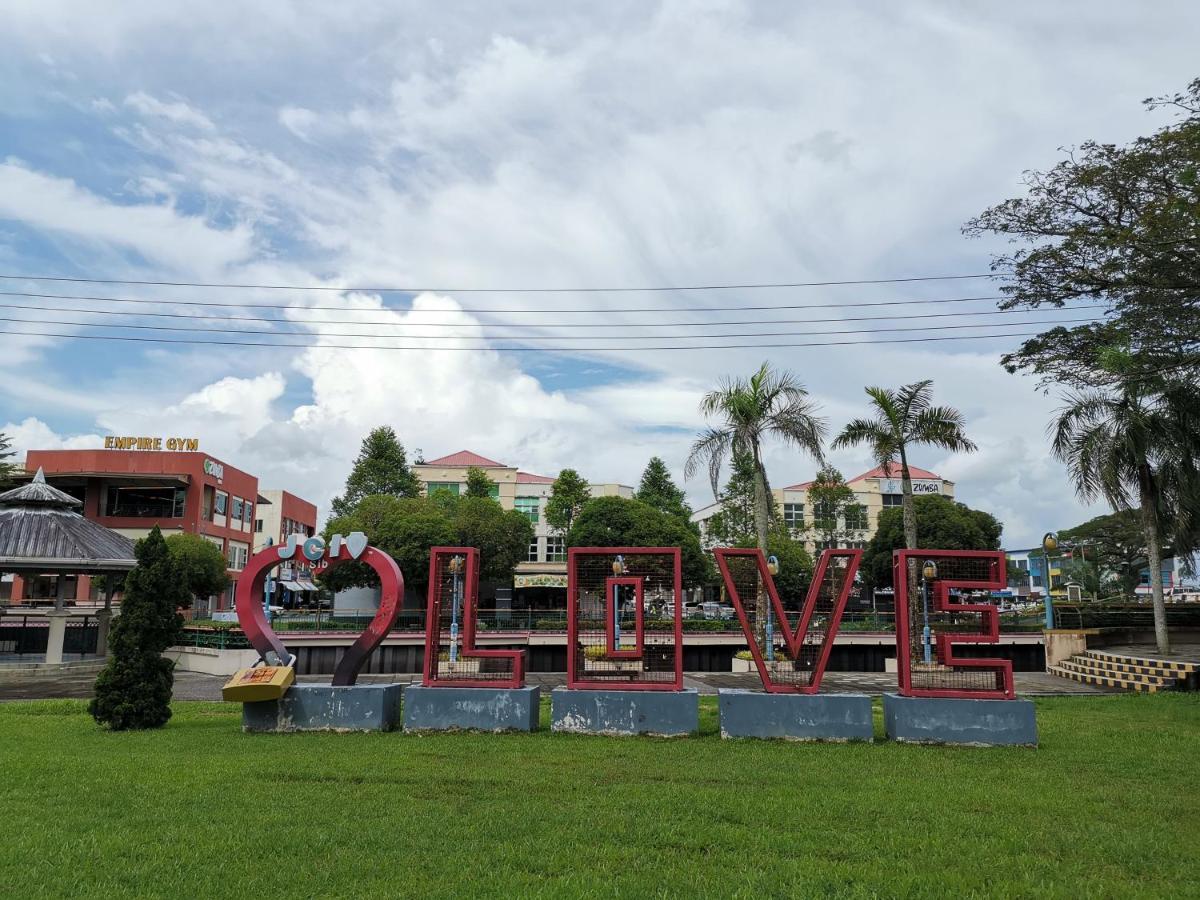 Nansang One Homestay 8Pax 4Rooms Sibu Esterno foto